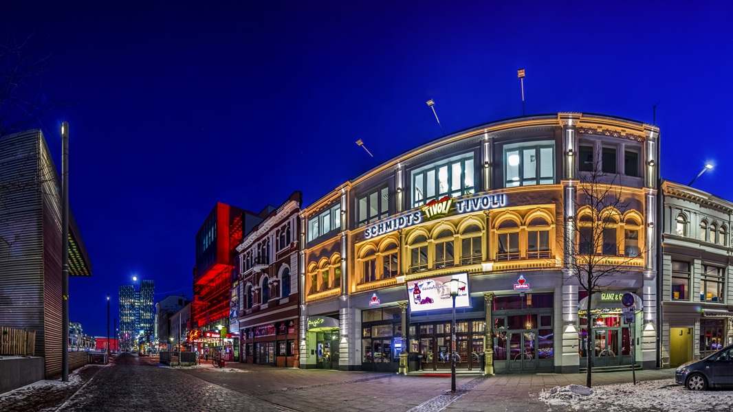 Außenansicht Schmidts Tivoli und Schmidt Theater bei Nacht