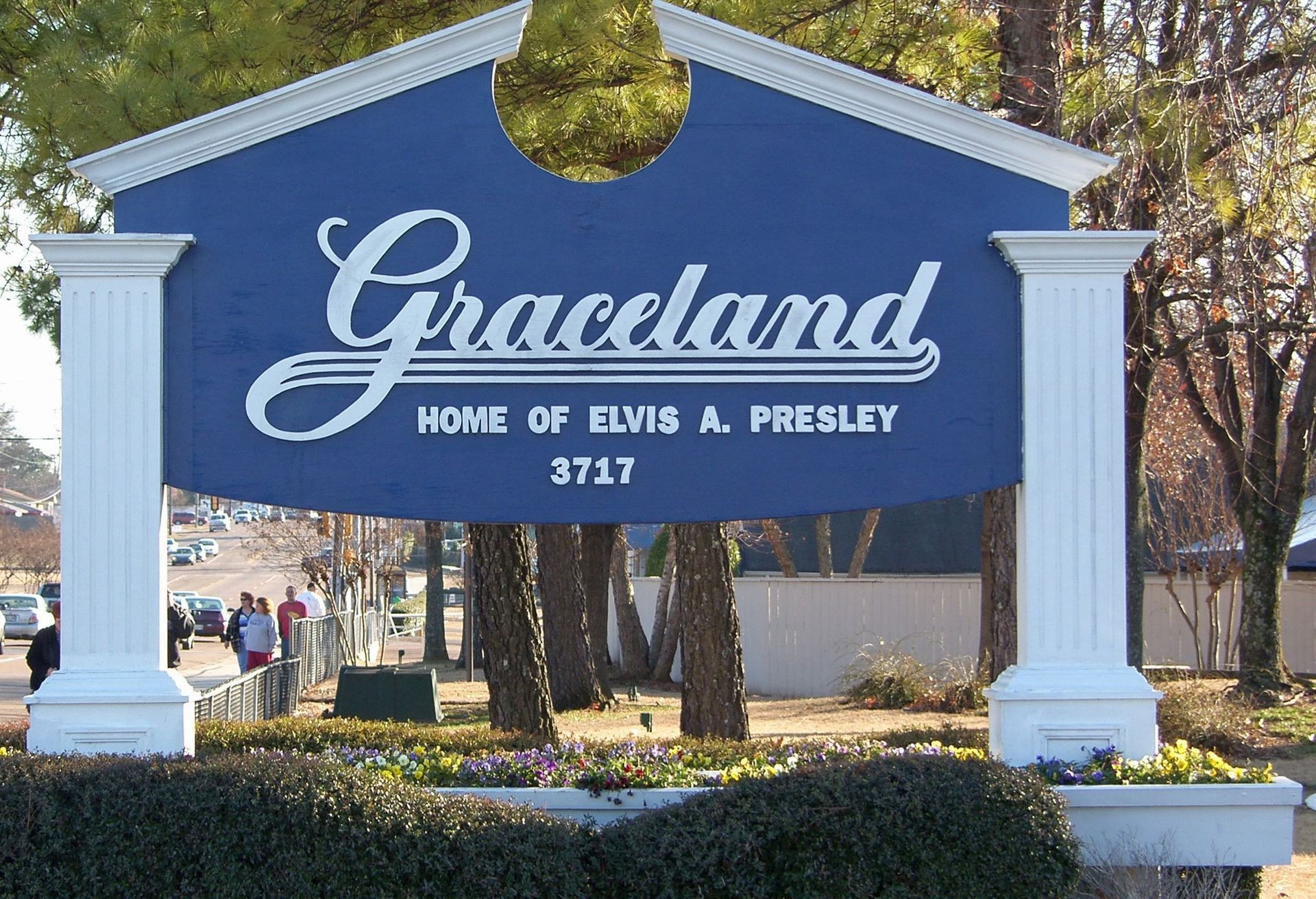 Graceland_Sign