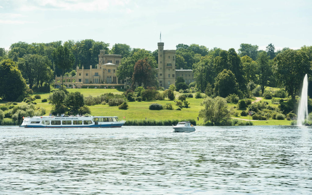 Hamburg-Slider-Flusskreuzfahrten-Barkassenfahrt-1024x640