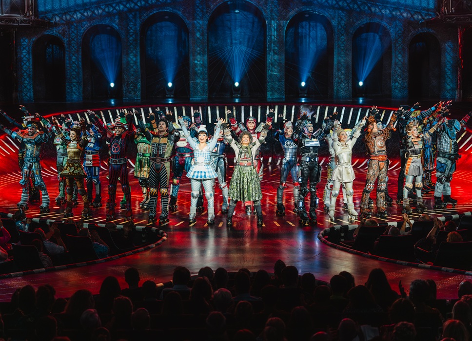 STARLIGHT EXPRESS BochumSpielzeit 2024/2025Finale - Ensemble"Es gibt ein Licht am Ende des Tunnels"