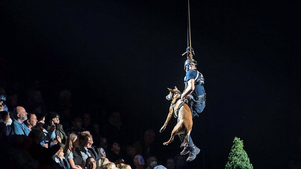 Polizei-Show_C_Thomas-Eisenkraetzer_GZWMTZNN5NY5TLDLUFAYH7JAGQ