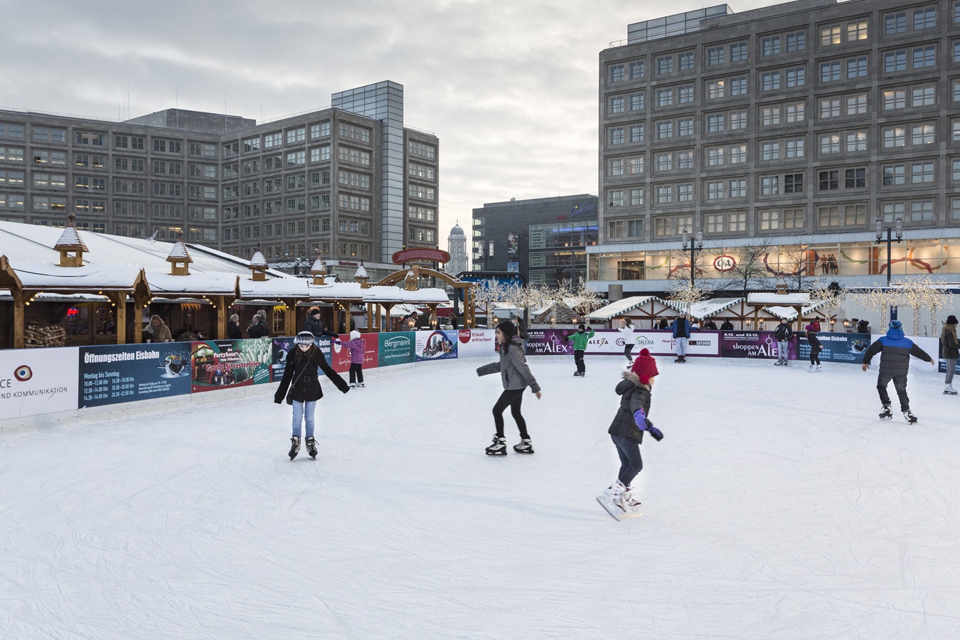 Alexanderplatz-Weihnachtsmarkt_c_visitberlin_Foto_Wolfgang_Scholvien