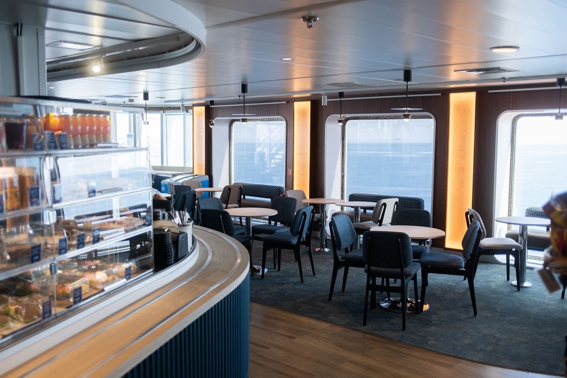 finnlines-star-class-cafe-sitting-area-4
