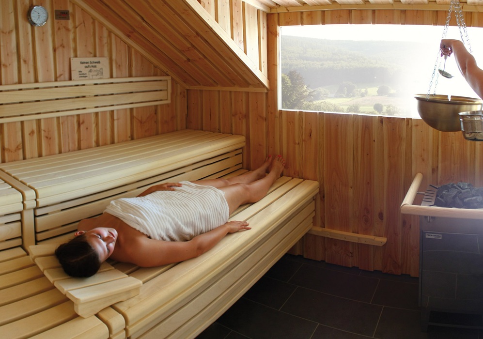 Kro2012hofWellness039pan