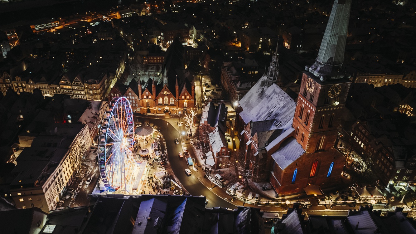 Luebeck_Maritimer Weihnachtsmarkt aus der Vogelperspektive © LTM