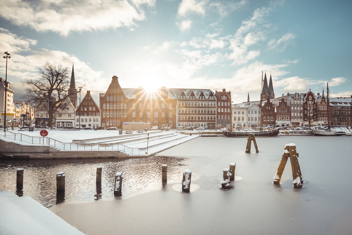 Luebeck_Drehbrückenplatz im Schnee © LTM